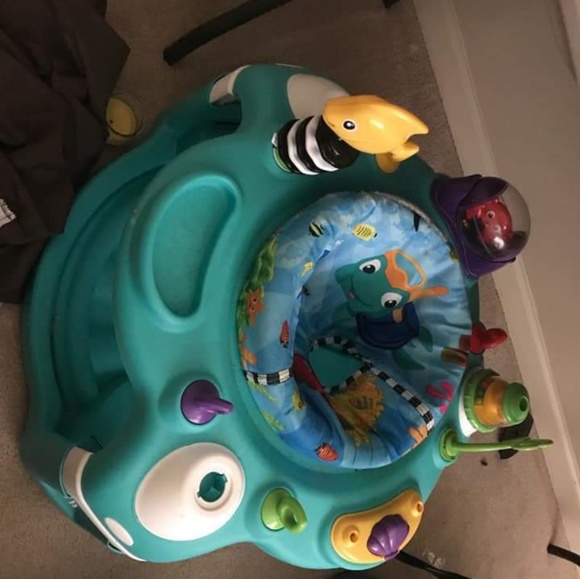 Baby activity saucer